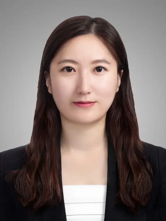 회색 배경 증명사진 대표 이미지